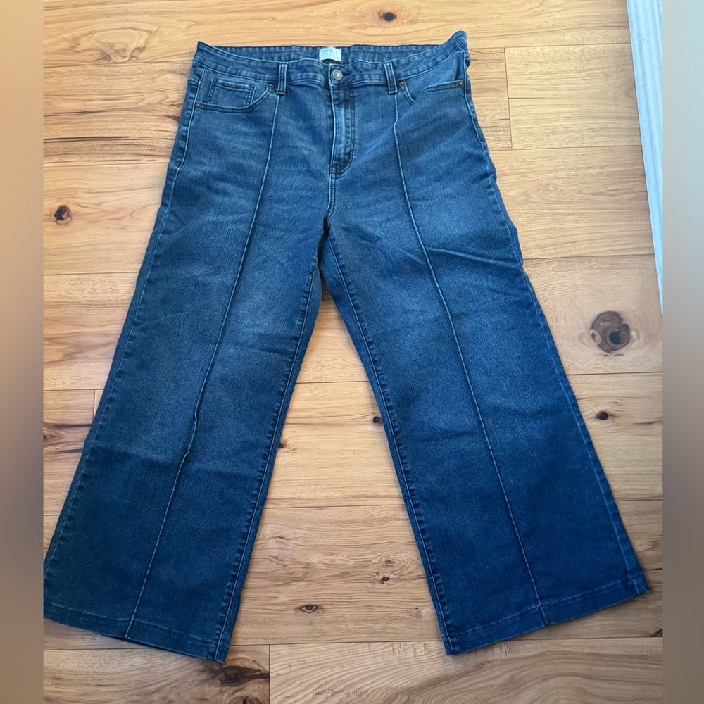 Time and Tru Women's Blue Straight Leg Jeans. Size 16